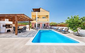 Ritas Gennadi Villa